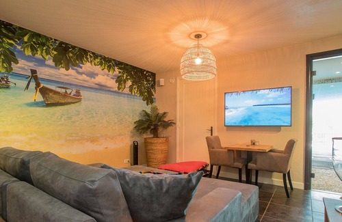 Municipality of Culemborg House | Unique holiday home with starry sky pool