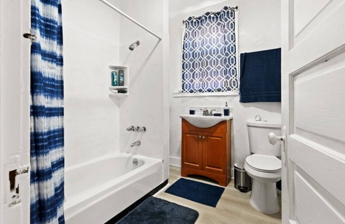 North Berkeley House | Unique House / 5BR / 5 Beds / 10 PX / Parking