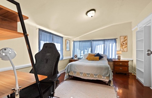 North Berkeley House | Unique House / 5BR / 5 Beds / 10 PX / Parking