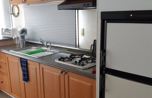 North Grenville Boat Rental | Unique houseboat rental with private dock and land on the historic Rideau River.