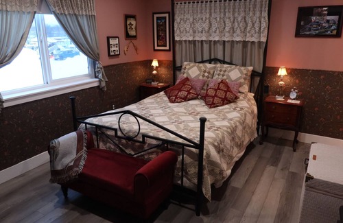 Palmer Bed & Breakfast | Unique & Imaginative: Time Traveler's B&B in Downtown Palmer