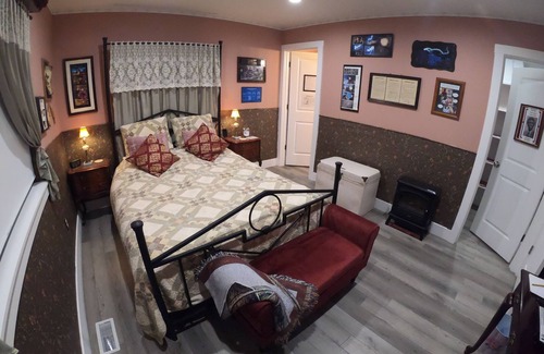 Palmer Bed & Breakfast | Unique & Imaginative: Time Traveler's B&B in Downtown Palmer