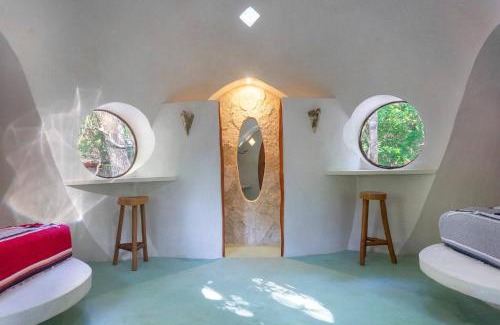 Soliman Bay Cabin | Unique Jungle Dome 2 Queen Beds