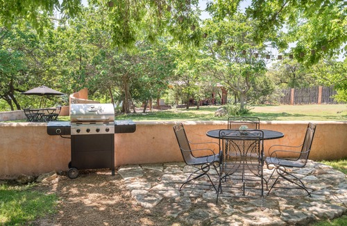 Spicewood House | Unique Lakeside Eco-Cabin on Magical Property - Kayaks, Canoes, SUPs, Yoga!