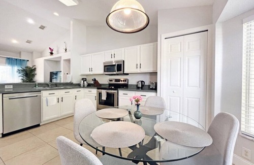 Thousand Oaks House | Unique lakeside pool home less than 20 mins from Disney