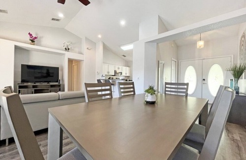 Thousand Oaks House | Unique lakeside pool home less than 20 mins from Disney