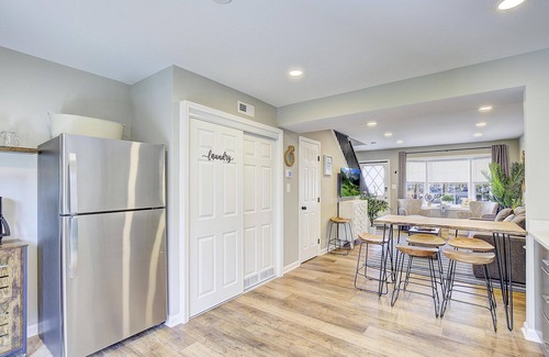 Annapolis House | Unique Listing! Entire Downtown Triplex w/Private Parking. Sleeps 12-18. Pets ok