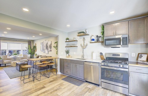 Annapolis House | Unique Listing! Entire Downtown Triplex w/Private Parking. Sleeps 12-18. Pets ok