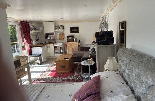 Larkhall Cabin | Unique Lodge in Orchard for Couples With hot tub on Request to Allow Preparation
