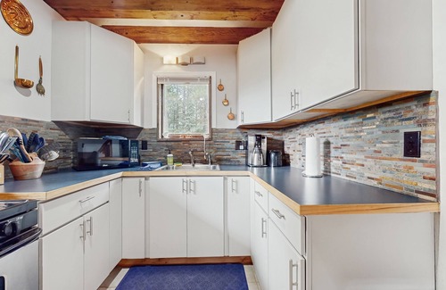 Angel Fire House | Unique lodge w/mountain & valley views, wood-burning fireplace, and decks