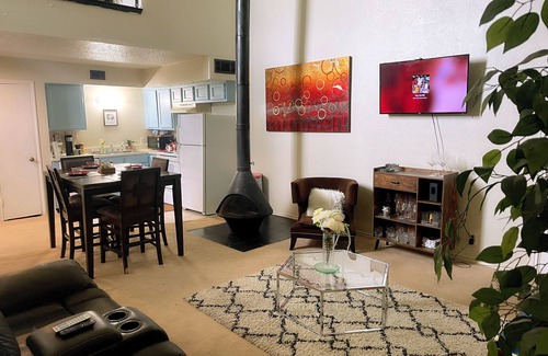 Garland Apartment | Unique loft apartment 20 mins from downtown Dallas. Shopping & food 2 min away.