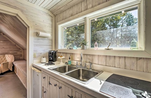 Fruitvale Cabin | Unique Loft Cabin: Fire Pit & Fishing Access!