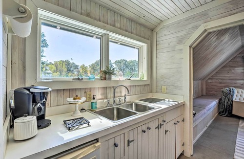 Fruitvale Cabin | Unique Loft Cabin: Fire Pit & Fishing Access!