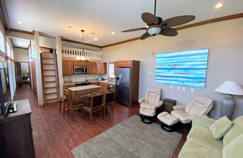 Ponchartrain Park House | Unique marina living Just 12 Minutes From The French Quarter