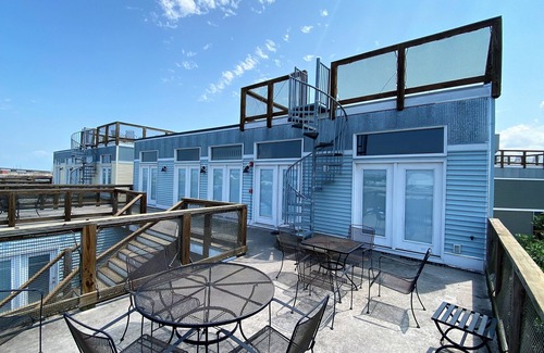 Ponchartrain Park House | Unique marina living Just 12 Minutes From The French Quarter