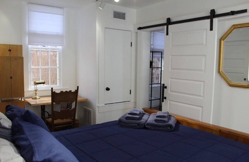 Arsenal House | Unique Modern King William Riverwalk Alamo Stay