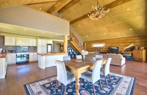 Glenorchy House | Unique Modern Log Home - Stunning Mountain Views, Designed for Comfort