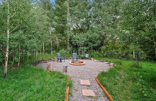 Del Norte House | Unique mountain lodge with firepit, loft, & children's items - near skiing