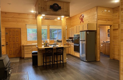 Paradise Estates Cabin | Unique Mt. Rainier Cabin - Private Hot Tub - Wood Stove - Snowshoes