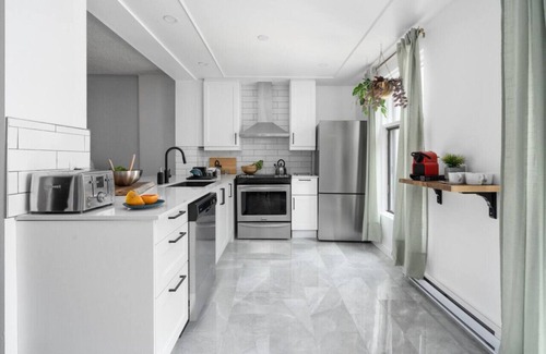Ville-Marie Apartment | Unique, Old, Montreal, Parking & Patio 10 Guests