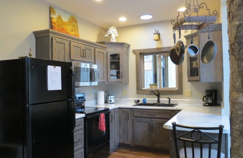 Ellijay Cabin | Unique -Oliver Creek Cabin in Wilderness-PRIVATE-King Bed, WiFi, Hot Tub, Hiking