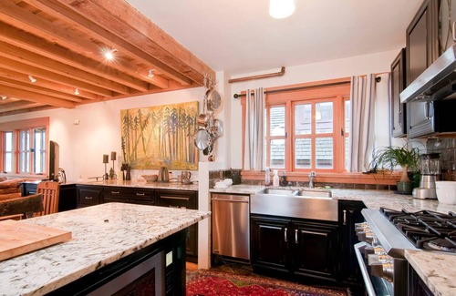 Kitsilano Apartment | Unique Penthouse By The Beach