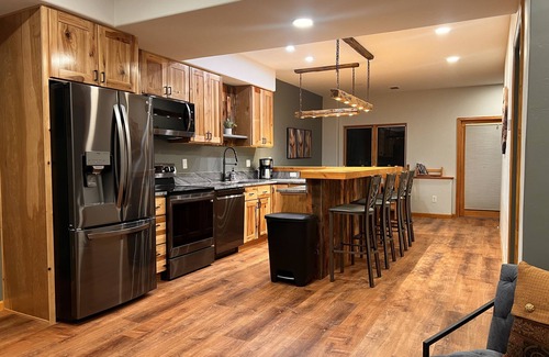 Gypsum House | Unique private in town retreat. Hot tub, game room. Vail, Glenwood Springsn