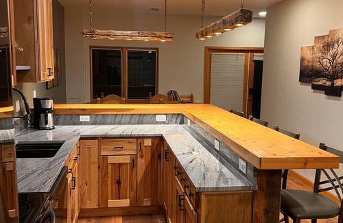 Gypsum House | Unique private in town retreat. Hot tub, game room. Vail, Glenwood Springsn