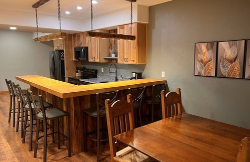 Gypsum House | Unique private in town retreat. Hot tub, game room. Vail, Glenwood Springsn