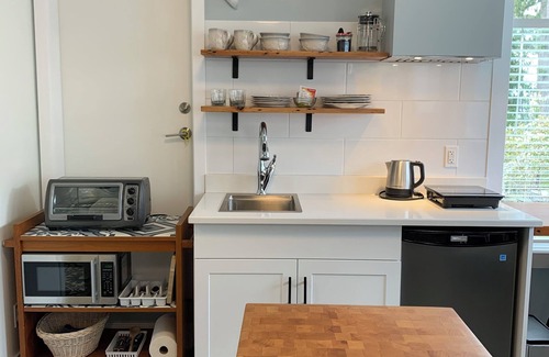 Regional District of Nanaimo Apartment | Unique, private level entry loft with private parking and close to beaches