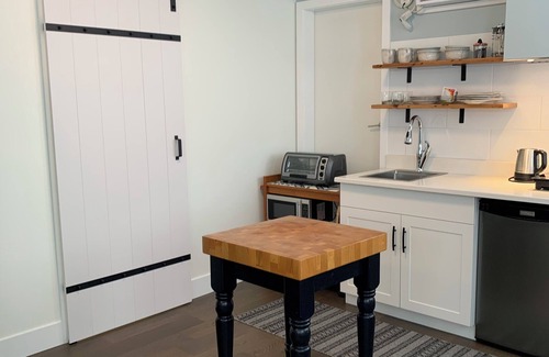 Regional District of Nanaimo Apartment | Unique, private level entry loft with private parking and close to beaches