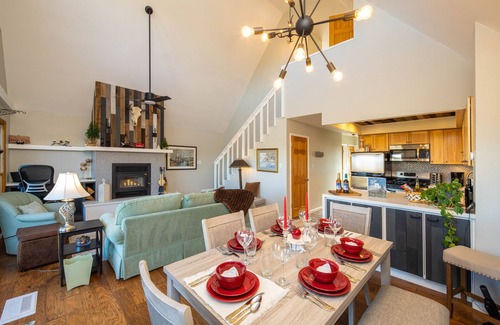 Reno House | Unique, private mountain home, stunning views, king bed suite, dog friendly