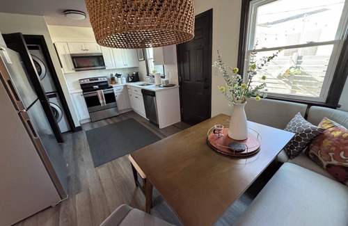 Charlotte House | Unique, professionally designed amenity-rich 2-bedroom townhome in Uptown CLTn