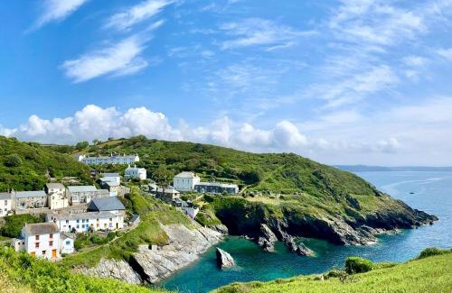 Portloe House | Unique Retreat - 2 bedroom cliff top cottage with large terrace