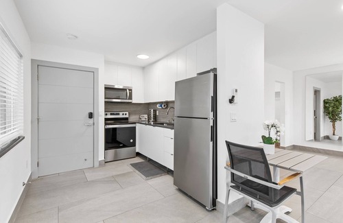 Deerfield Beach Apartment | Unique Retreat - Unit D: Cool 2nd-Floor Retreat
