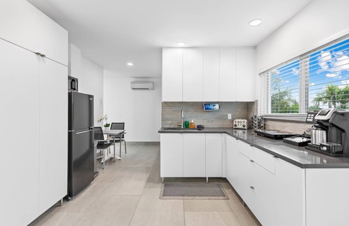 Boca Raton Apartment | Unique Retreat - Unit E: Rustic 3rd-Floor Hideaway