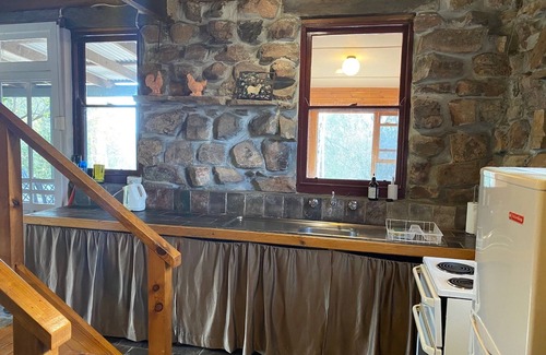 Rosebrook Cottage | Unique Rockhouse, private jacuzzi, bush views