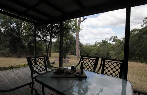 Rosebrook Cottage | Unique Rockhouse, private jacuzzi, bush views