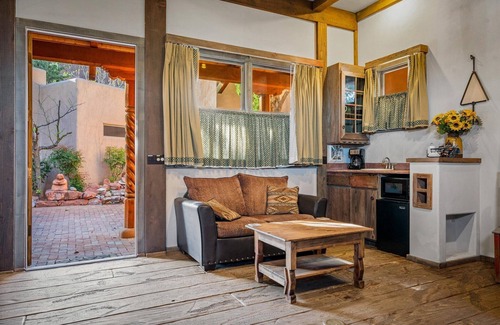 Oak Creek Villa | Unique romantic villa in the heart of The Village of Oak Creek next to Bell Rock