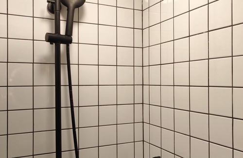 Amsterdam North Bed & Breakfast | Unique room in former Bathhouse. Free parking