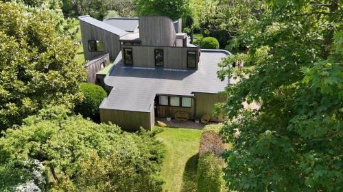 Merston House | Unique & Rural Child Friendly Annexe with Large Gardens, Games & Tennis Court - Chichester Holiday Properties