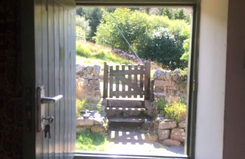 Kirtomy Cottage | Unique rustic cottage, amazing views of wild places. Family and pet friendly
