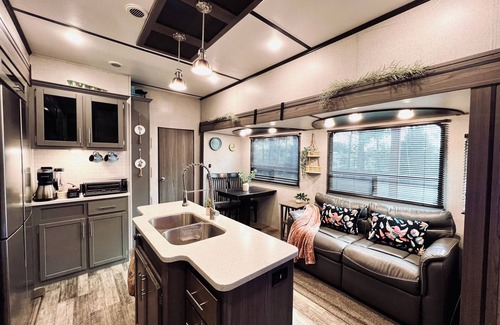 Flower Mound House | Unique RV Stay! Perfect for Couples, Families,n And Explorers in the heart of FM