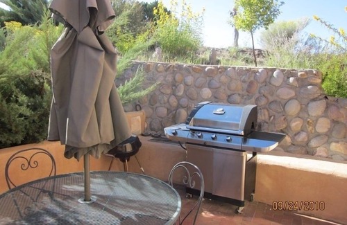 Sombrillo House | Unique Santa Fe Area Casita on 5 Acres with Great Views and nice amenities