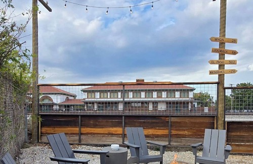 Brownwood Apartment | Unique Santa Fe Caboose Experience