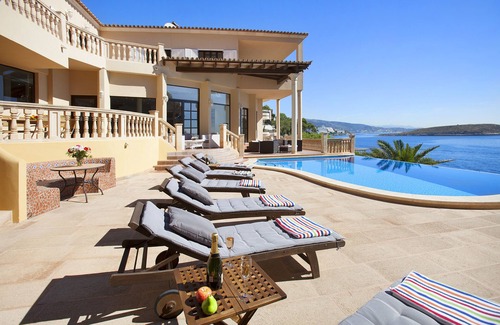 Badia de Palma Villa | Unique Sea Front, Beach 5 mins walk, Large Heated Jacuzzi