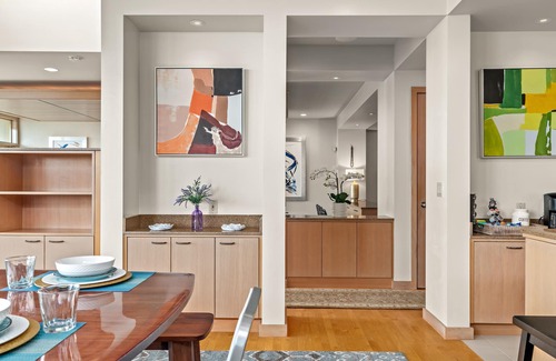 Lake Forest Park House | Unique Seattle Gem: 5 bedrm w/stunning lake views