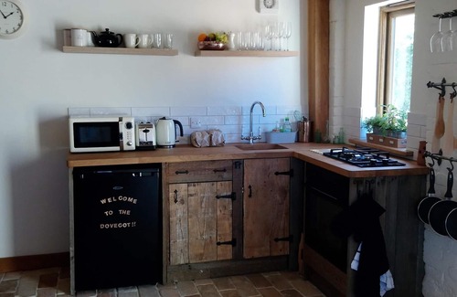 The Pelhams House | Unique self-contained 1bed Grade II Listed Dovecote/Farm Barn