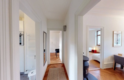 Iselin Apartment | Unique Serviced Living at Airport Line