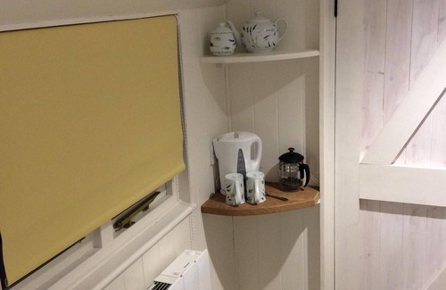 Cambridge Cabin | Unique Shepherds hut retreat in a beautiful farm setting close to cambridge